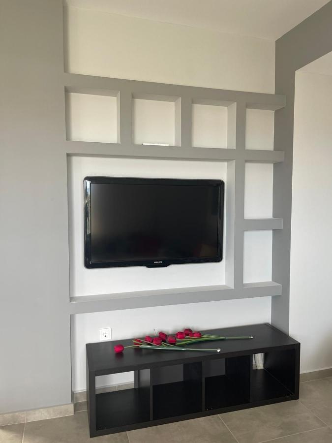 Airport View Apartments Artemida  Bagian luar foto