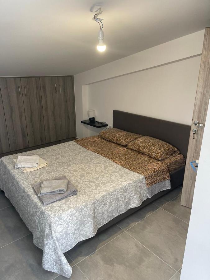 Airport View Apartments Artemida  Bagian luar foto