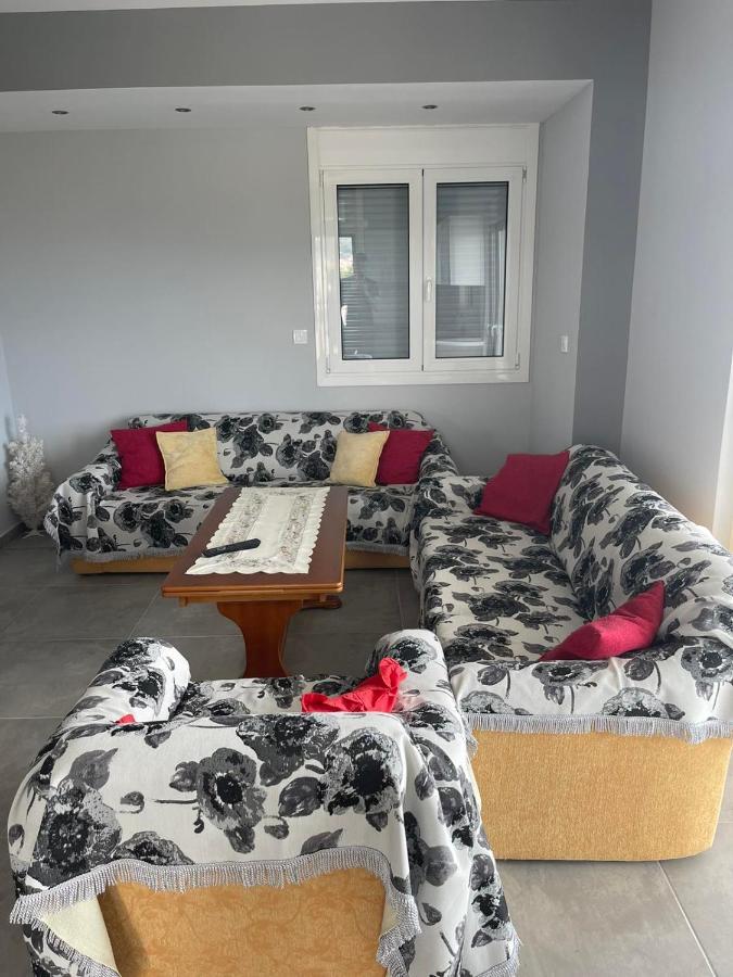 Airport View Apartments Artemida  Bagian luar foto