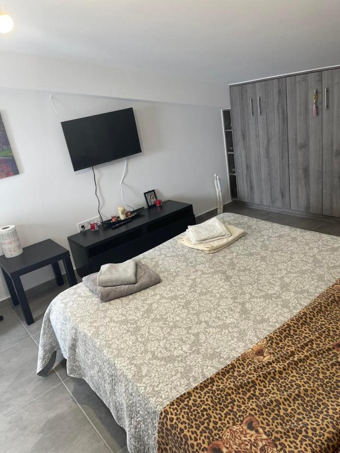 Airport View Apartments Artemida  Bagian luar foto