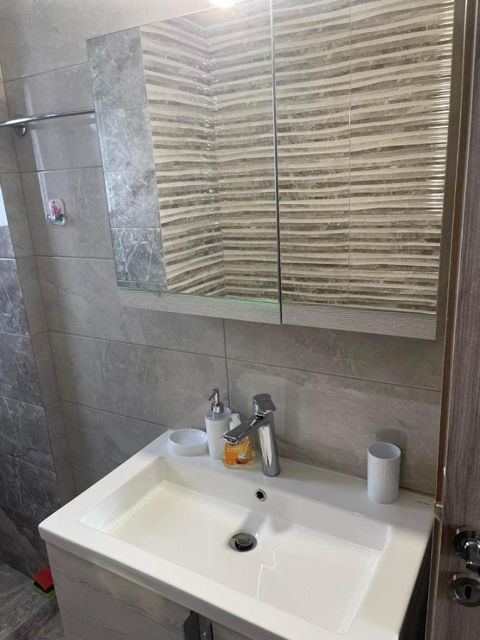 Airport View Apartments Artemida  Bagian luar foto